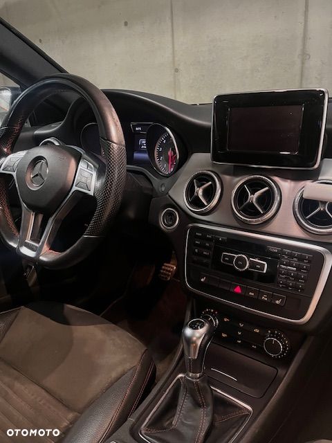 Mercedes-Benz CLA 200 AMG Line - 29