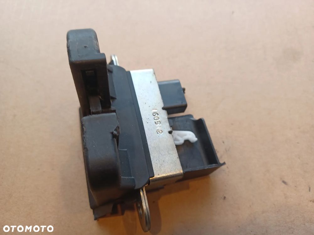 ZAMEK KLAPY BAGAŻNIKA POLO 6R 6R0827505B - 1