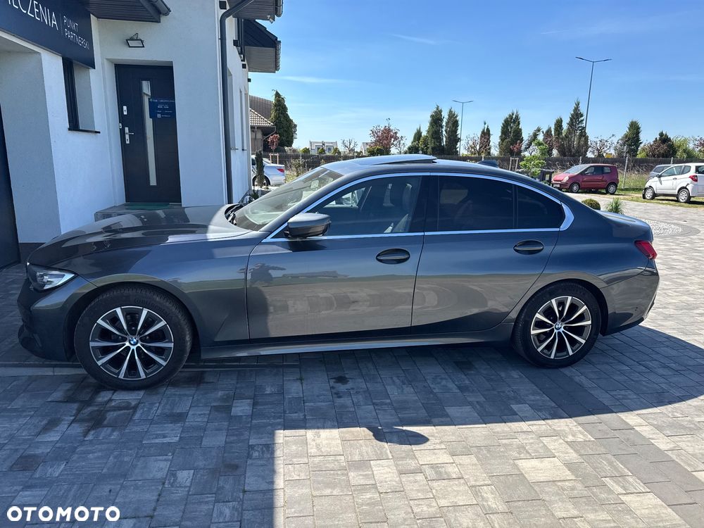 BMW Seria 3 318d mHEV - 35