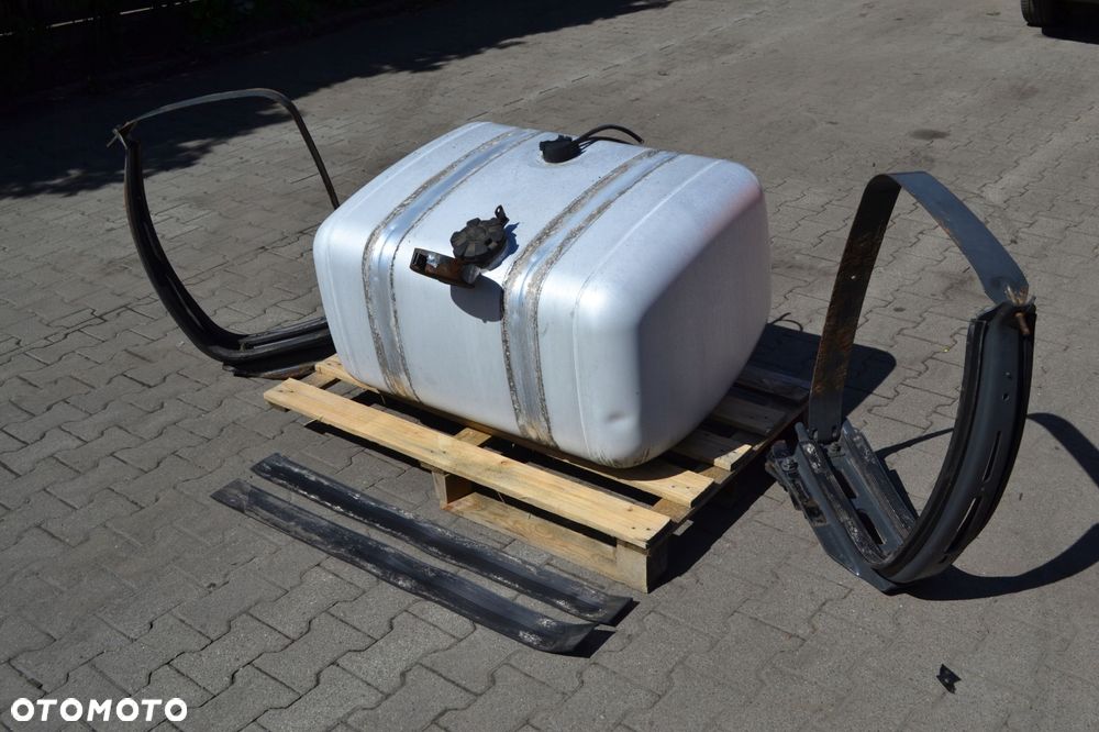 ACTROS MP4 LOWDECK ZBIORNIK PALIWA 330L OBEJMY ZESTAW A9604706102 - 1