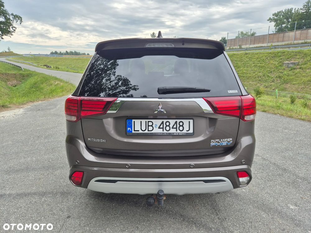Mitsubishi Outlander - 4