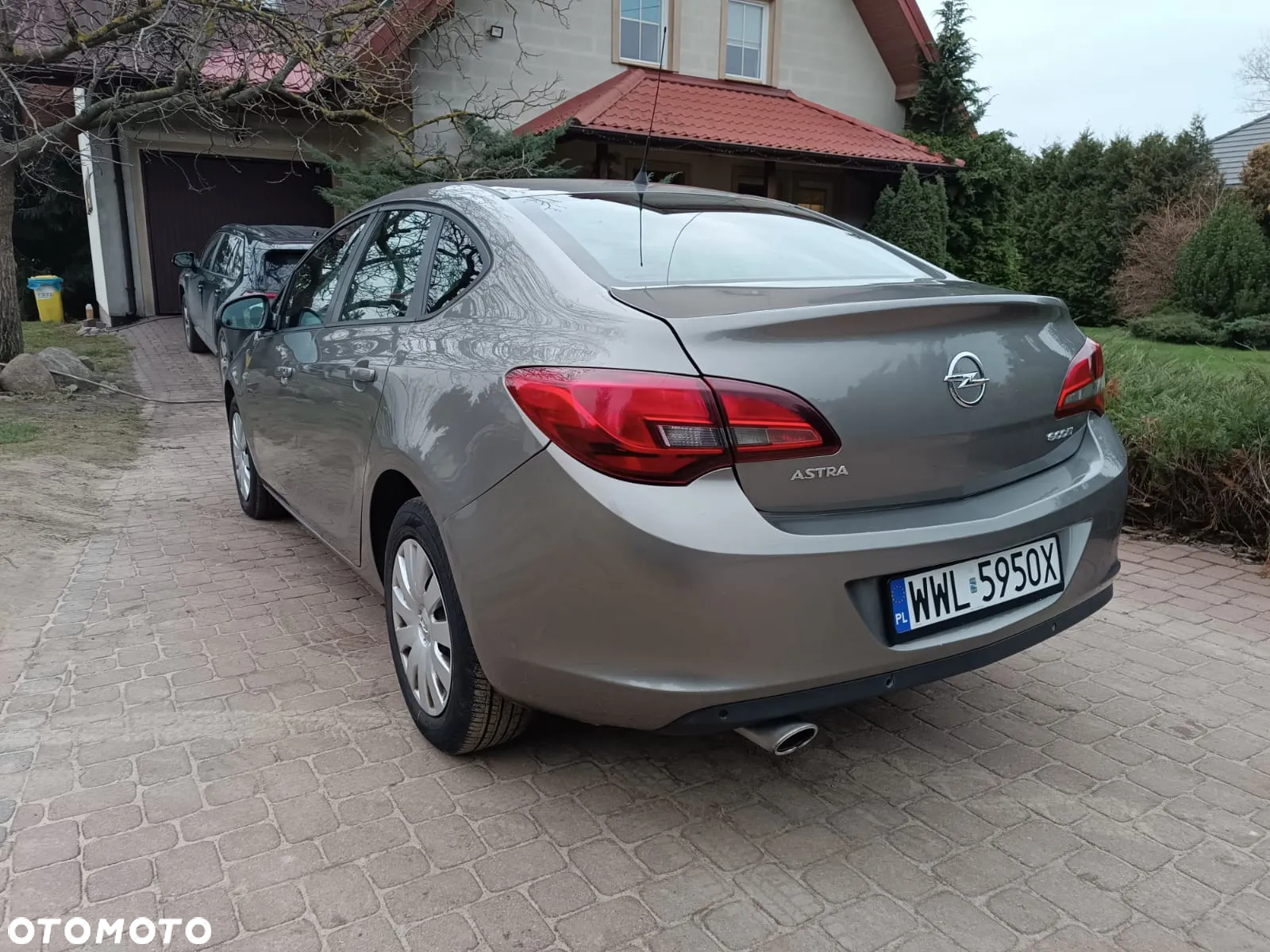 Opel Astra IV 1.4 T Cosmo - 5