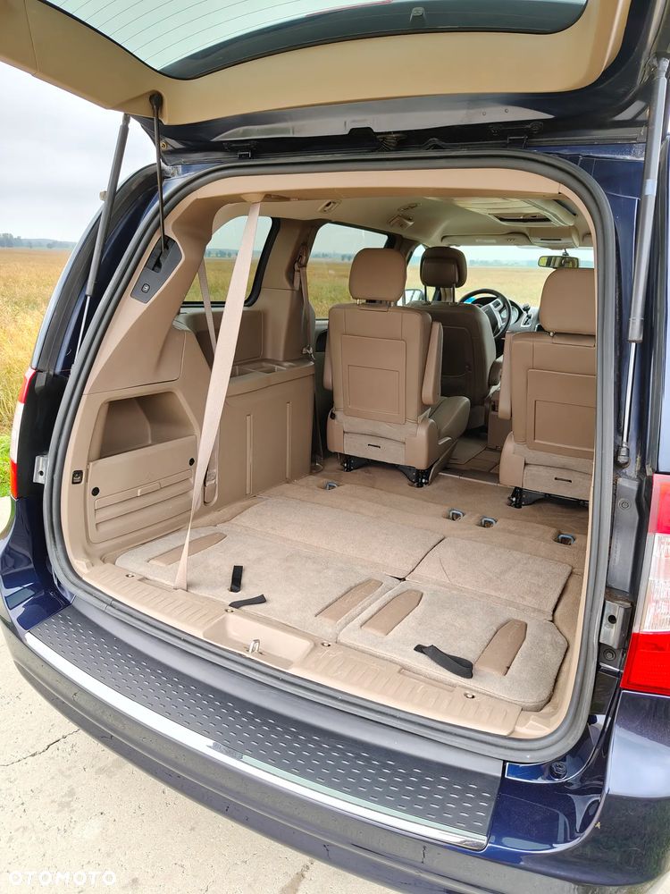 Chrysler Town & Country 3.6 Limited - 6
