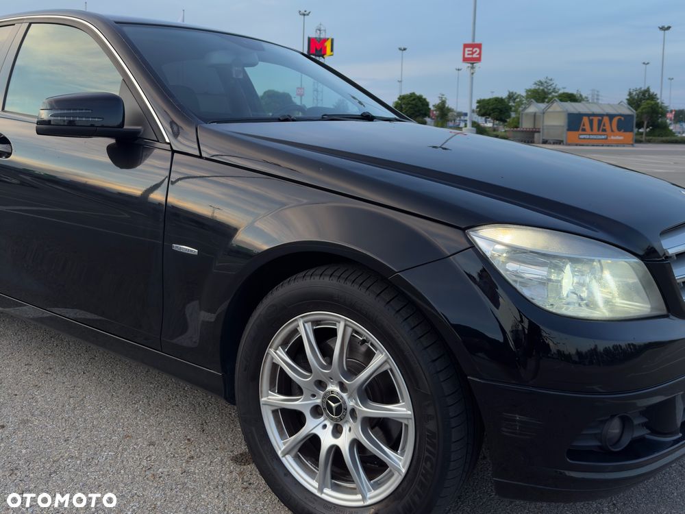 Mercedes-Benz Klasa C 180 CGI Automatik BlueEFFICIENCY - 9