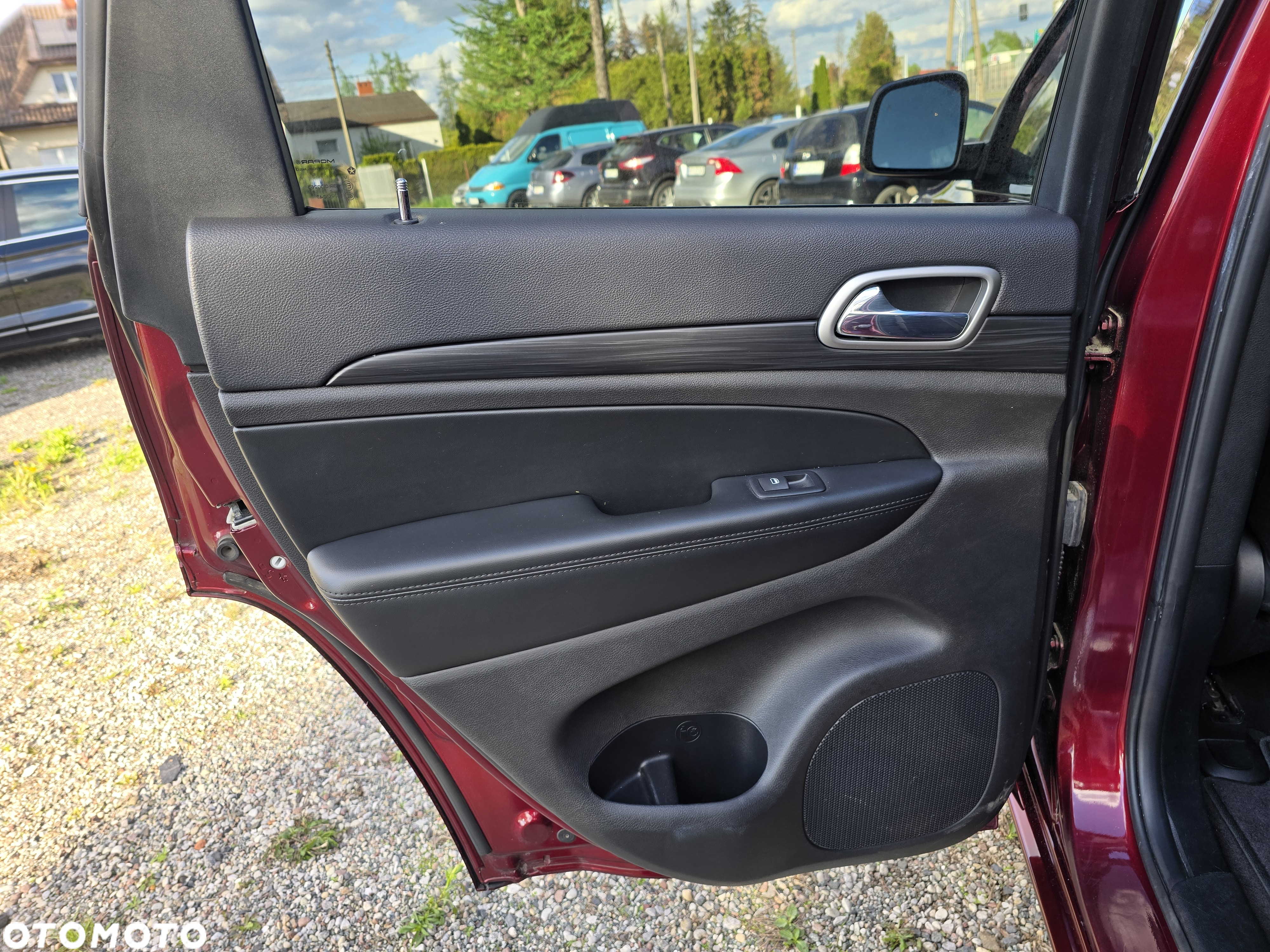 Jeep Grand Cherokee - 34