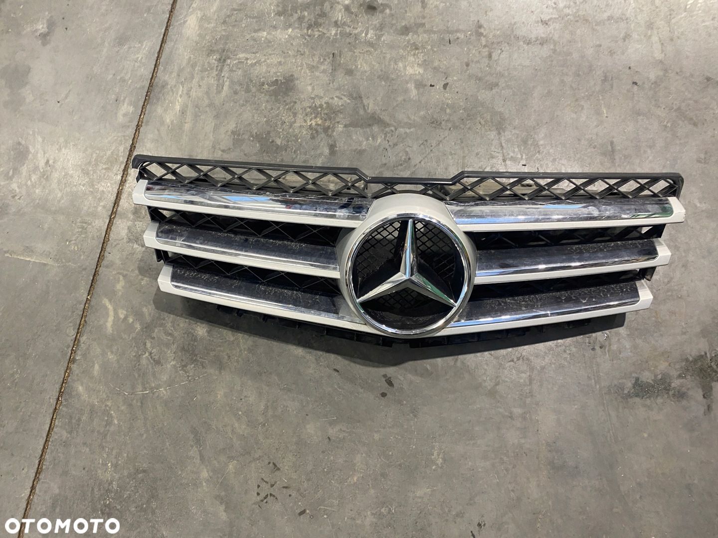 MERCEDES W204 GRILL ATRAPA A2078880260 - 1