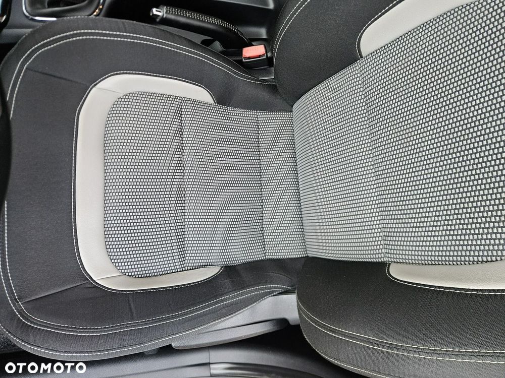 Kia Ceed 1.6 CRDi SCR L Business Line Plus - 21