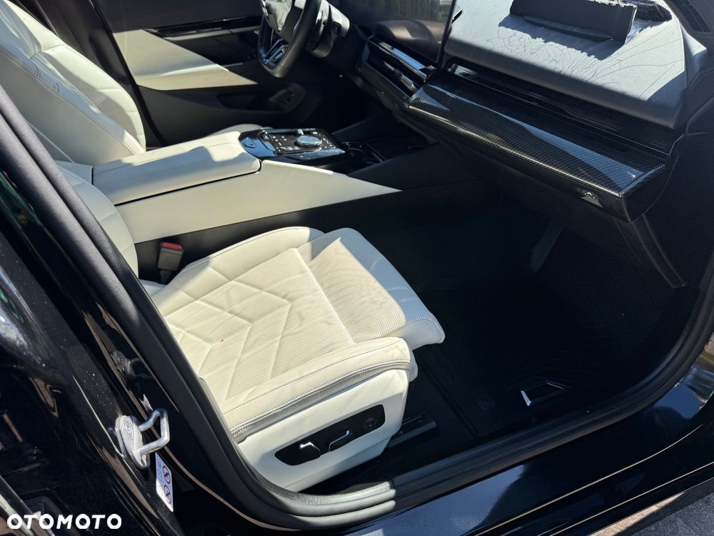 BMW Seria 5 520d xDrive mHEV M Sport - 11