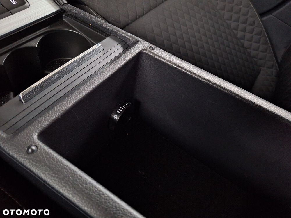 Skoda Superb 2.0 TDI SCR Ambition DSG - 25