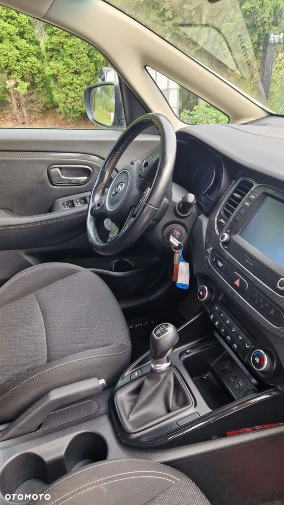 Kia Carens 1.7 CRDi M 7os EU6 - 24