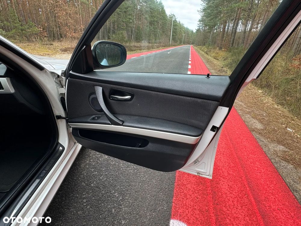 BMW Seria 3 318d DPF - 15