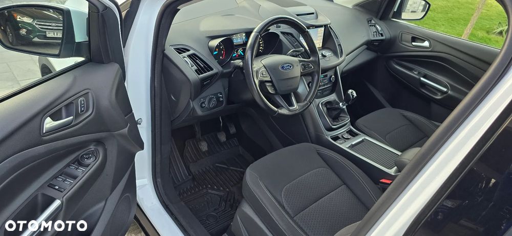 Ford Kuga 1.5 EcoBoost 2x4 Titanium - 18