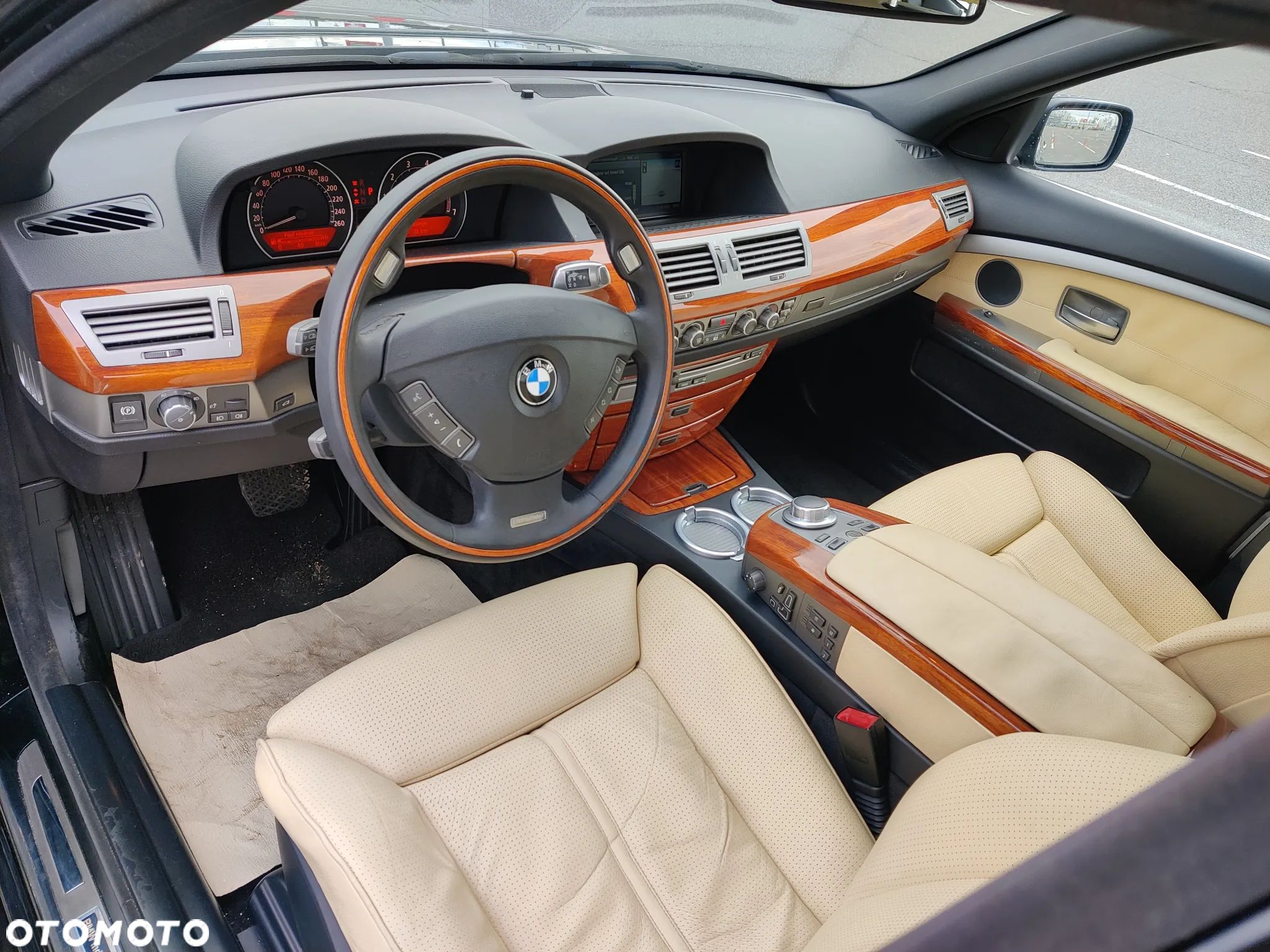 BMW Seria 7 750i - 1