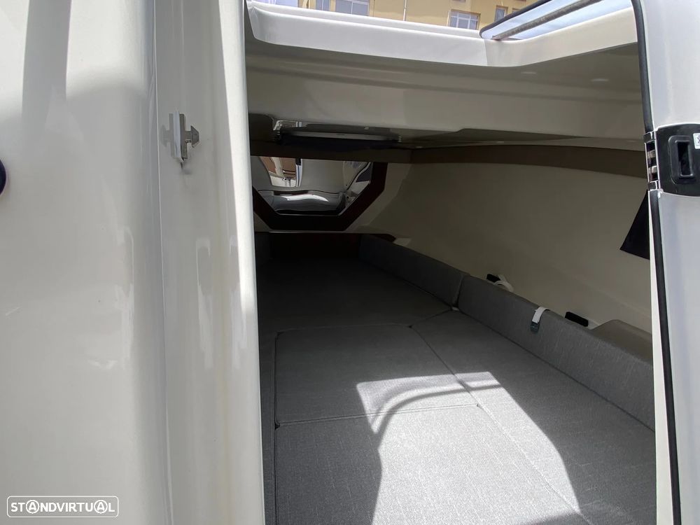 Quicksilver Activ 755 Sundeck - 8