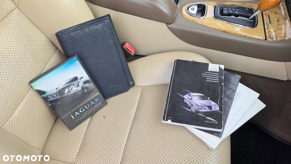 Jaguar S-Type 4.2 V8 Executive - 39