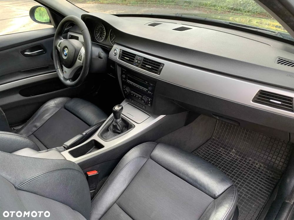 BMW Seria 3 320d DPF Touring Edition Fleet - 11