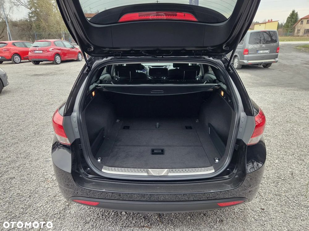 Hyundai i40 Kombi blue 1.6 Trend - 33