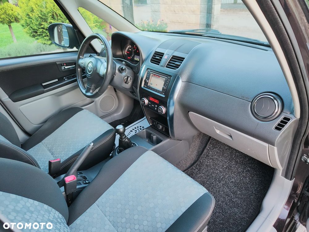Suzuki SX4 1.6 VVT 4x4 Style - 12
