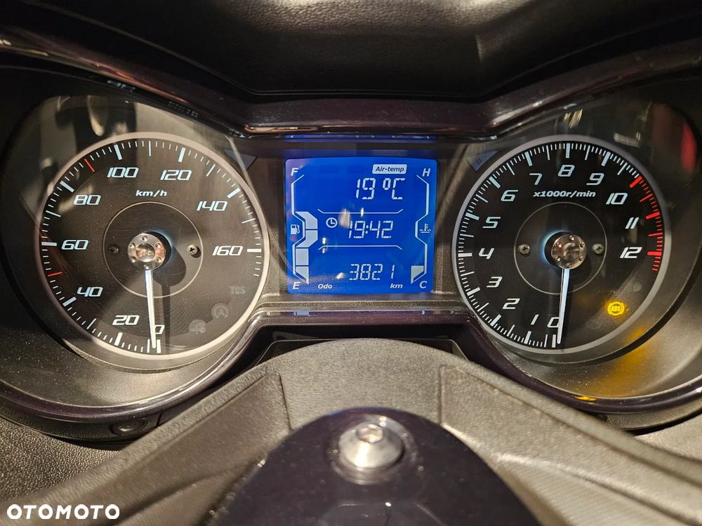 Yamaha X-max - 10