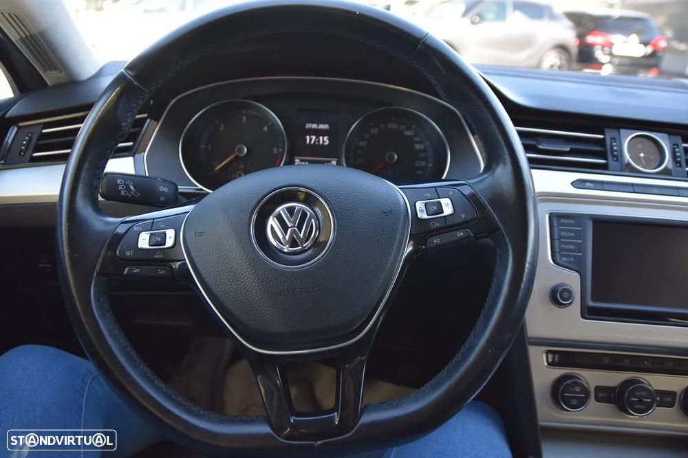 VW Passat 1.6 TDI Confortline - 24