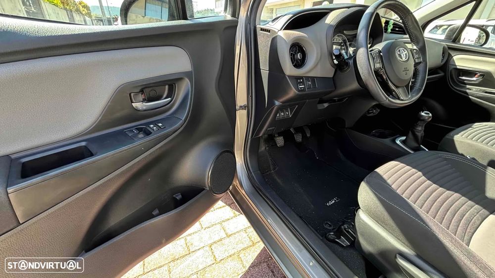 Toyota Yaris 1.0 VVT-i Comfort+P.Style - 4