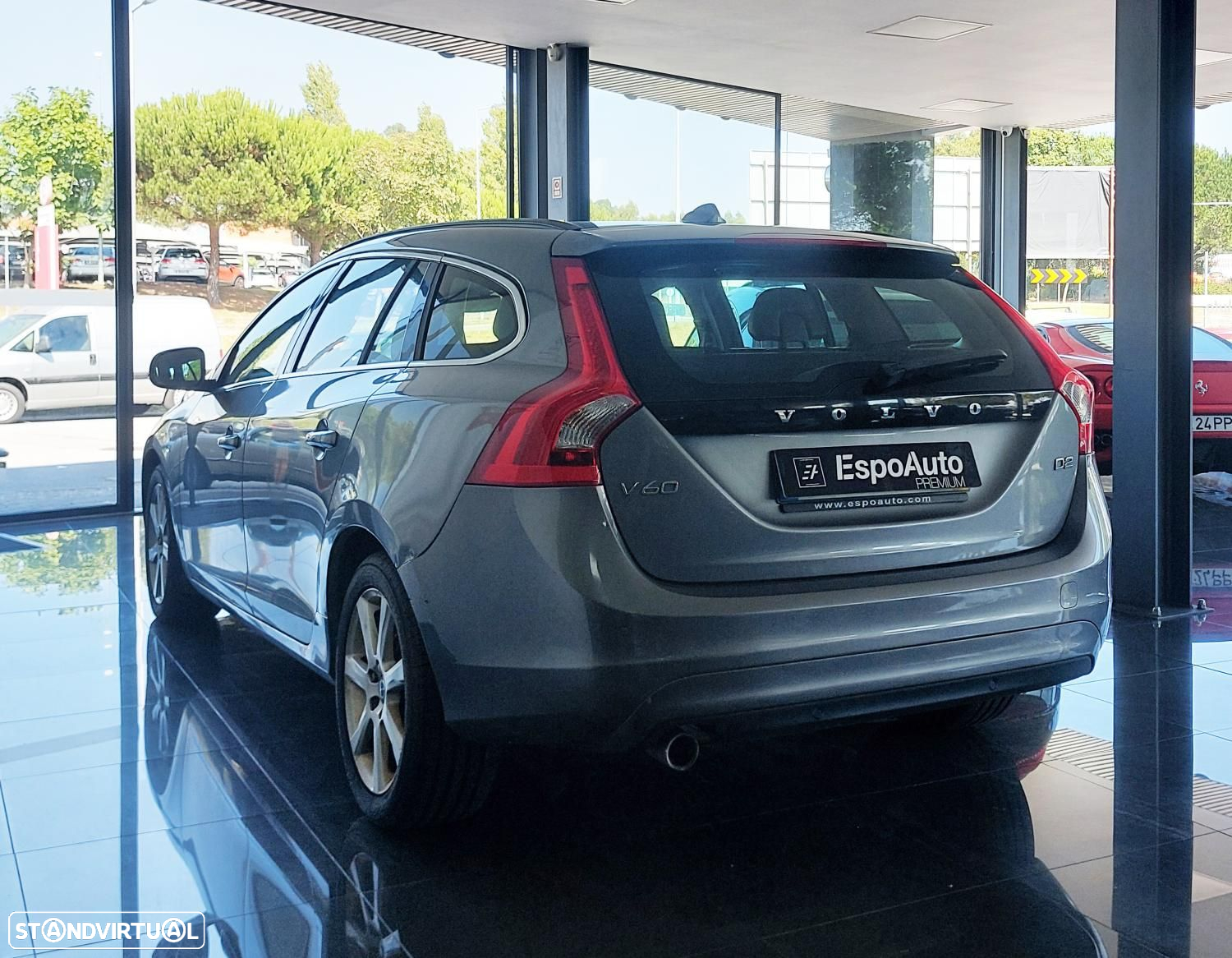 Volvo V60 2.0 D2 Momentum - 6