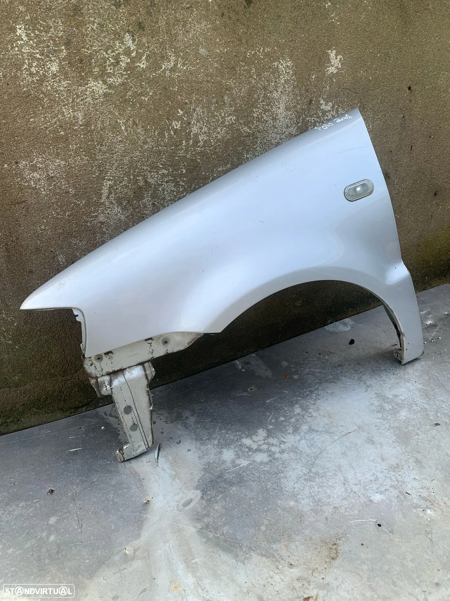 Guarda lamas esquerdo Volkswagen Polo 2001 - 2