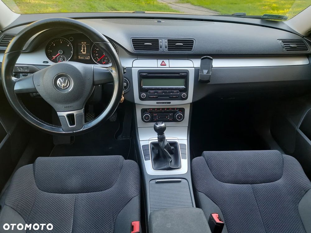 Volkswagen Passat - 10