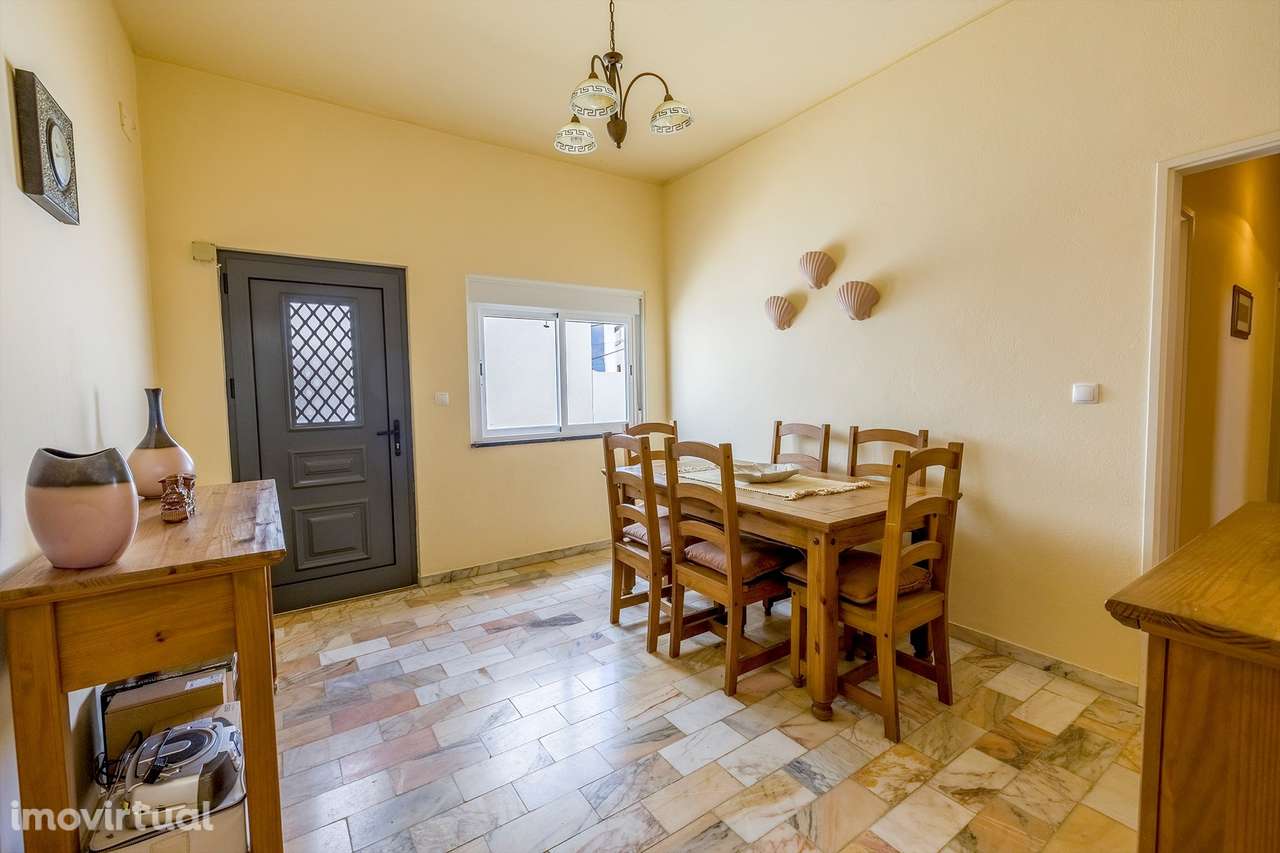 MORADIA TIPICA  GEMINADA  COM 2+1 QUARTOS  E TERRAÇOS NO CENTRO DE ESP - Grande imagem: 4/32