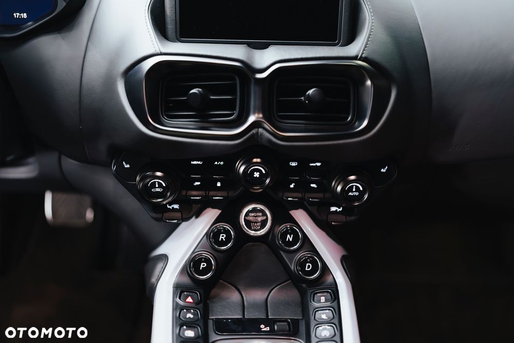Aston Martin Vantage - 19
