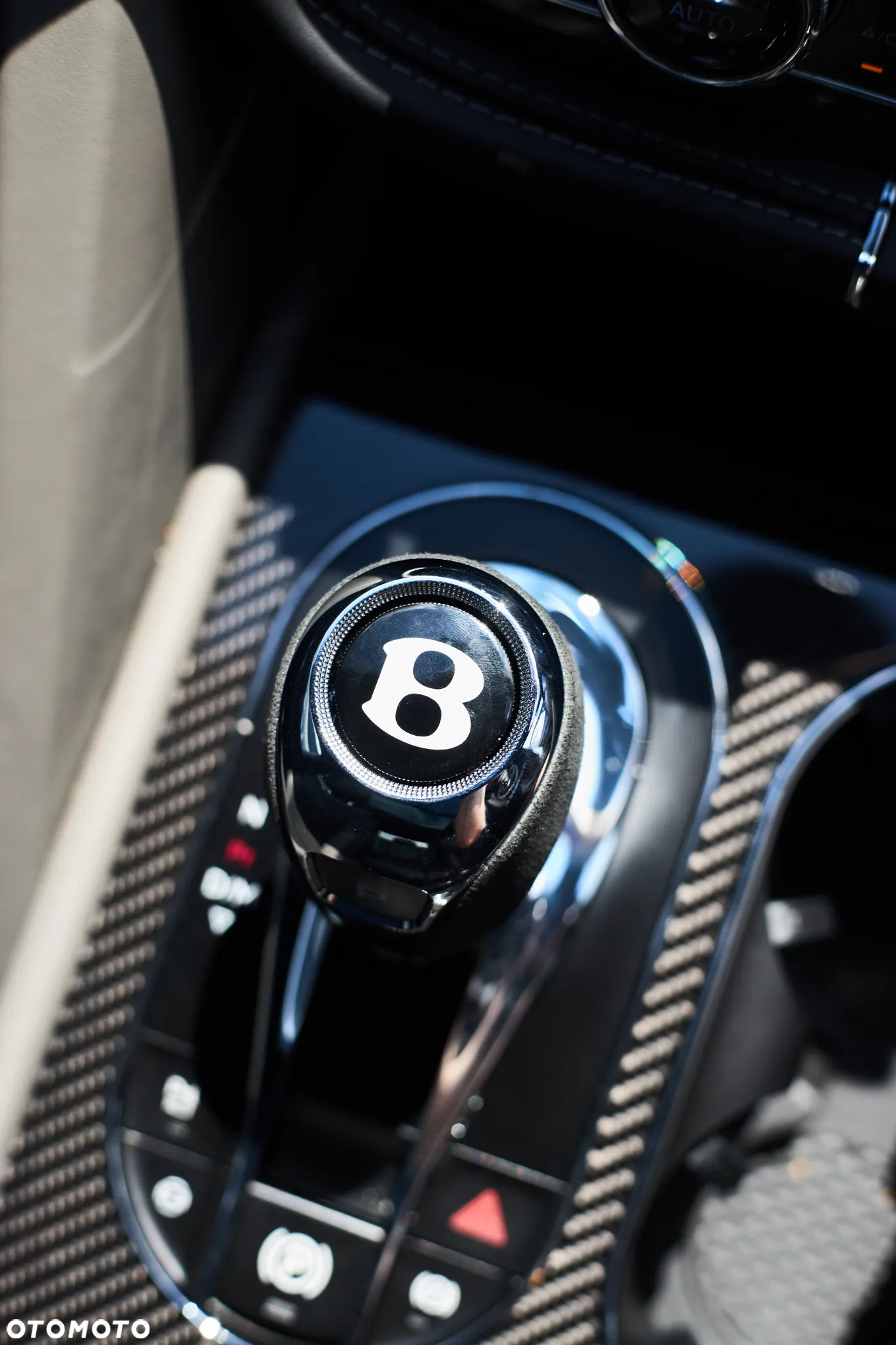 Bentley Bentayga - 16