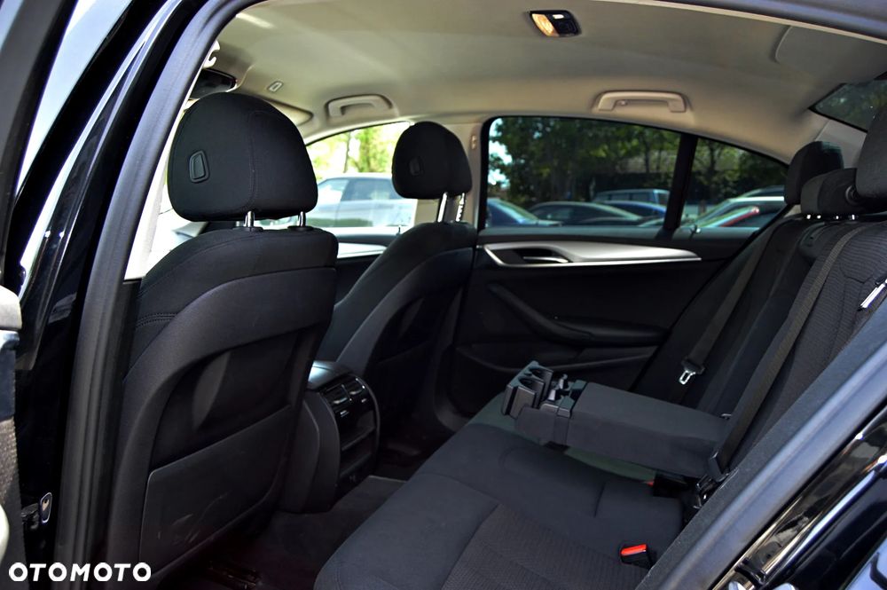 BMW Seria 5 518d - 23