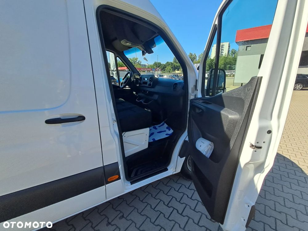 Mercedes-Benz Esprinter - 25