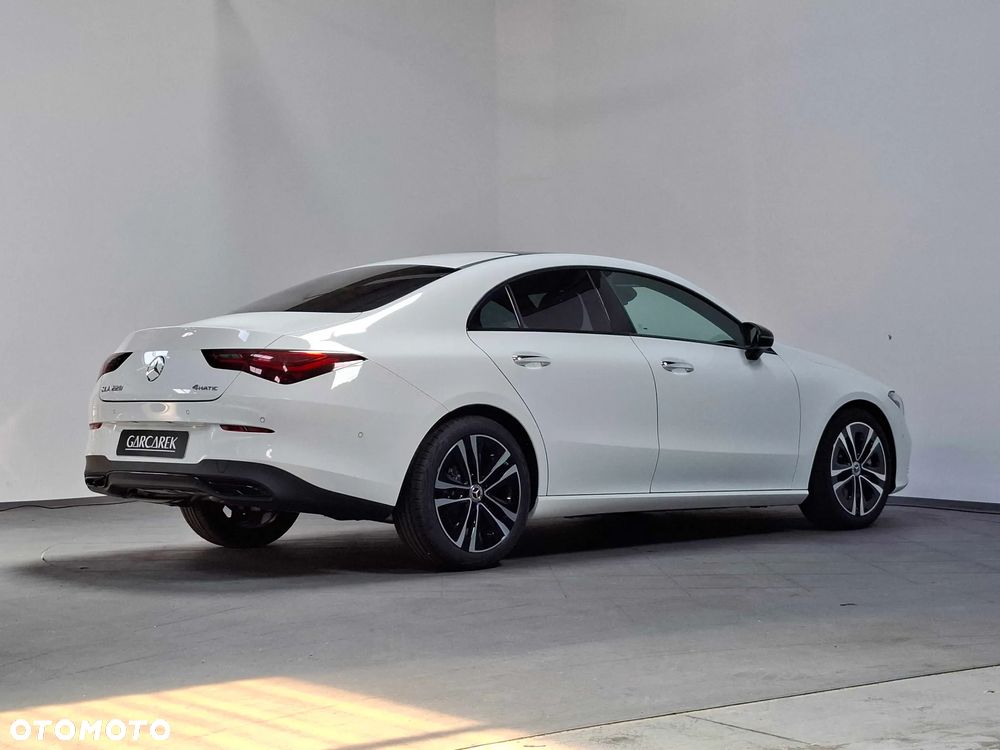 Mercedes-Benz CLA 220 4-Matic AMG Line 7G-DCT - 4