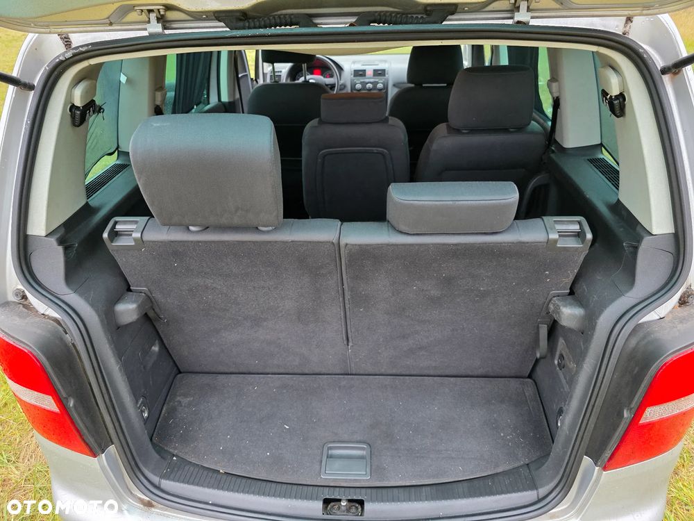 Volkswagen Touran 1.6 FSI - 13