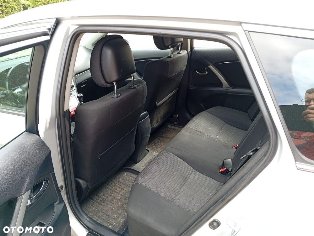 Toyota Avensis 2.0 D-4D Premium - 8