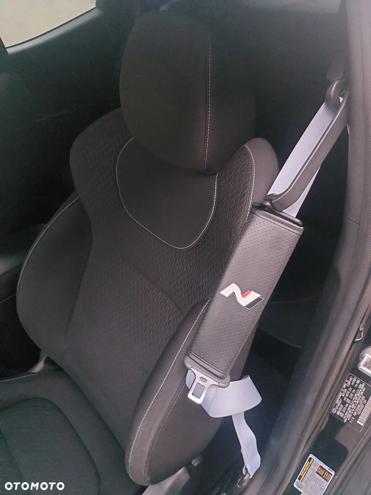 Hyundai Veloster - 4