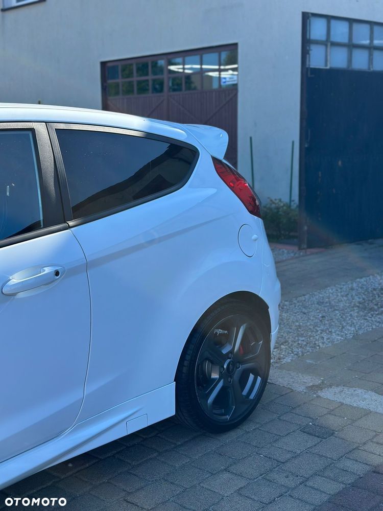 Ford Fiesta 1.6 EcoBoost mit Leder-Sport-Paket ST - 12