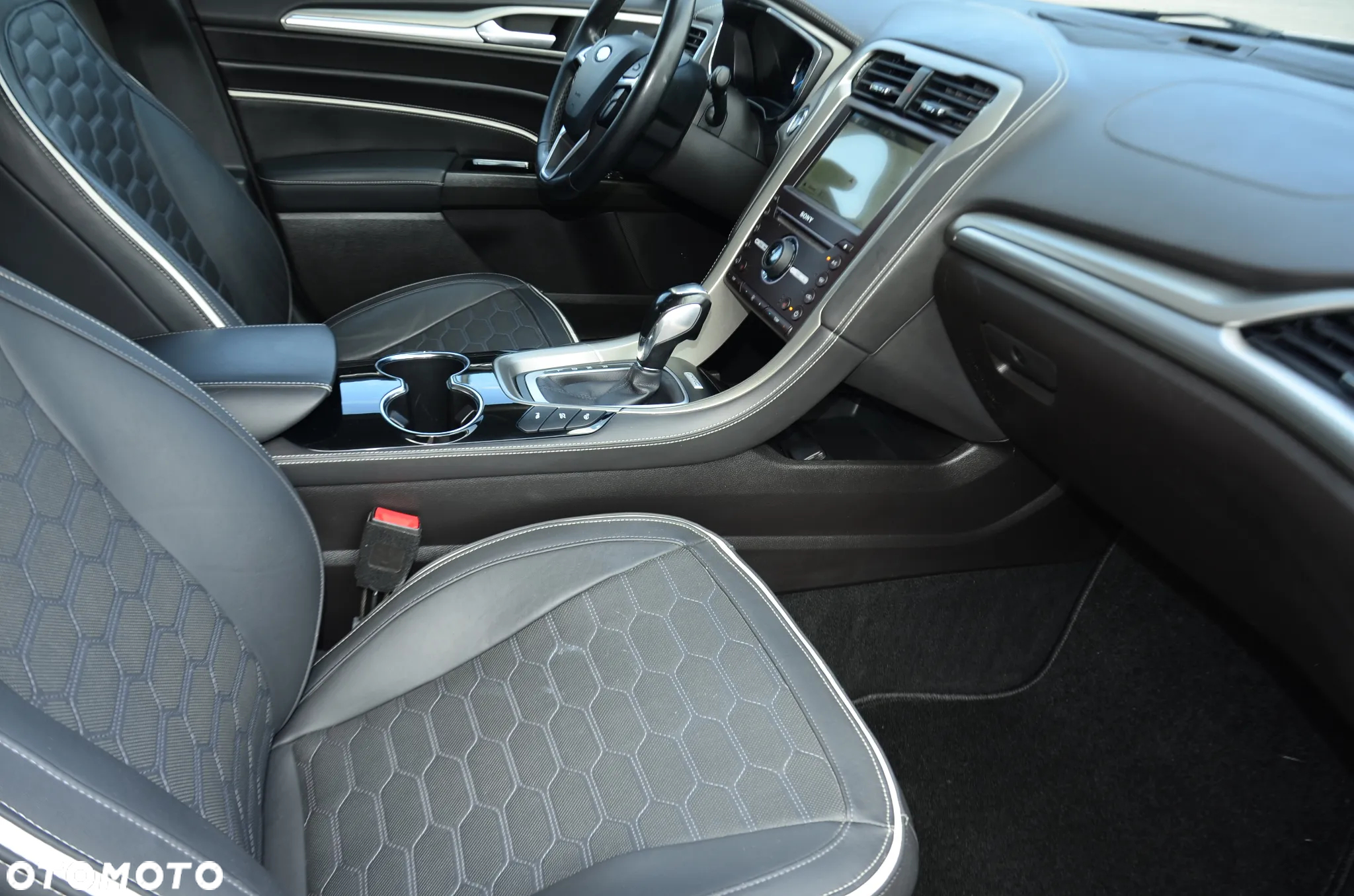 Ford Mondeo Vignale 2.0 Hybrid - 25