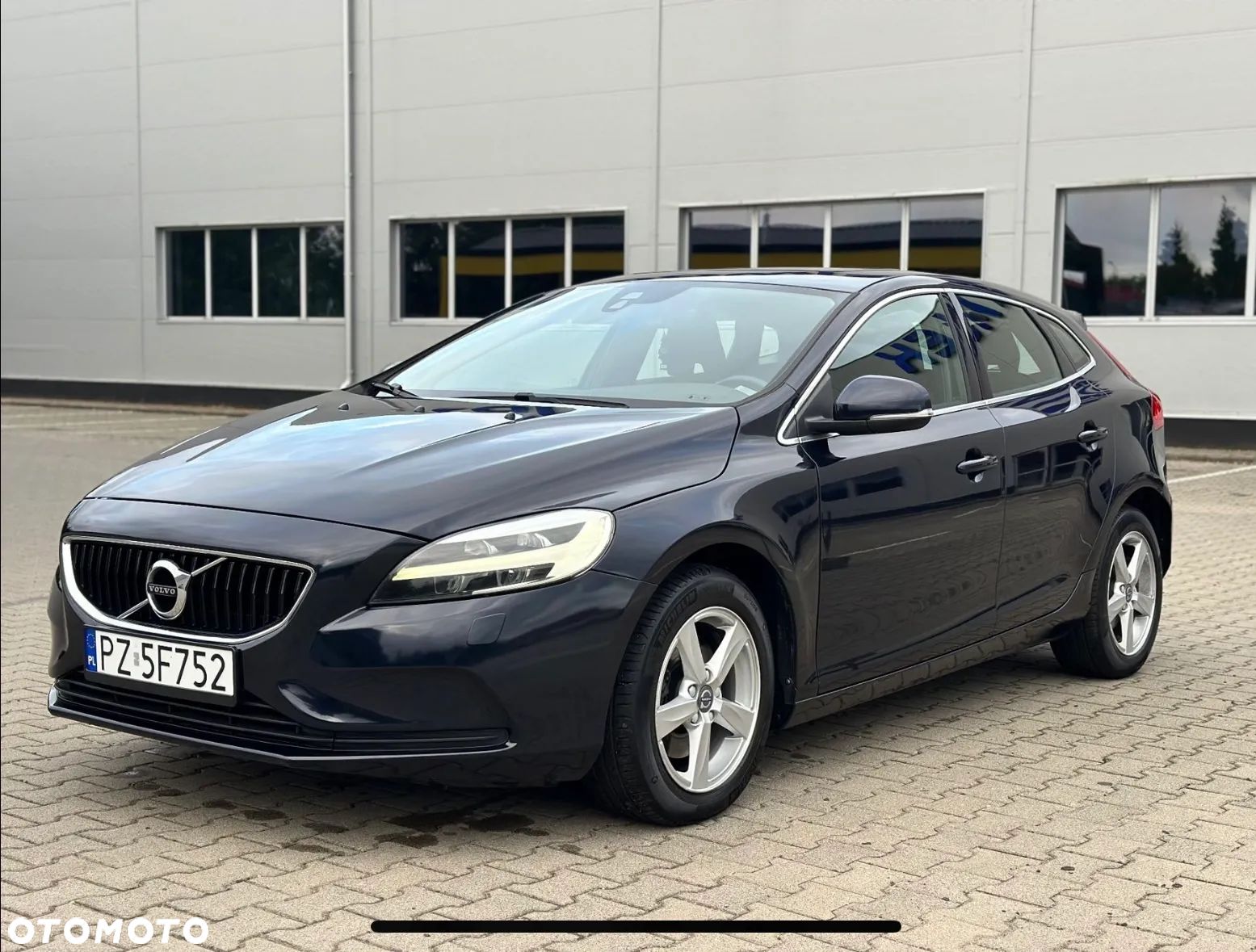 Volvo V40 T3 Drive-E Momentum - 1