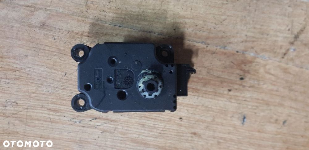 MERCEDES C KLASA W203 SILNICZEK NAGRZEWNICY A2038201242 - 2