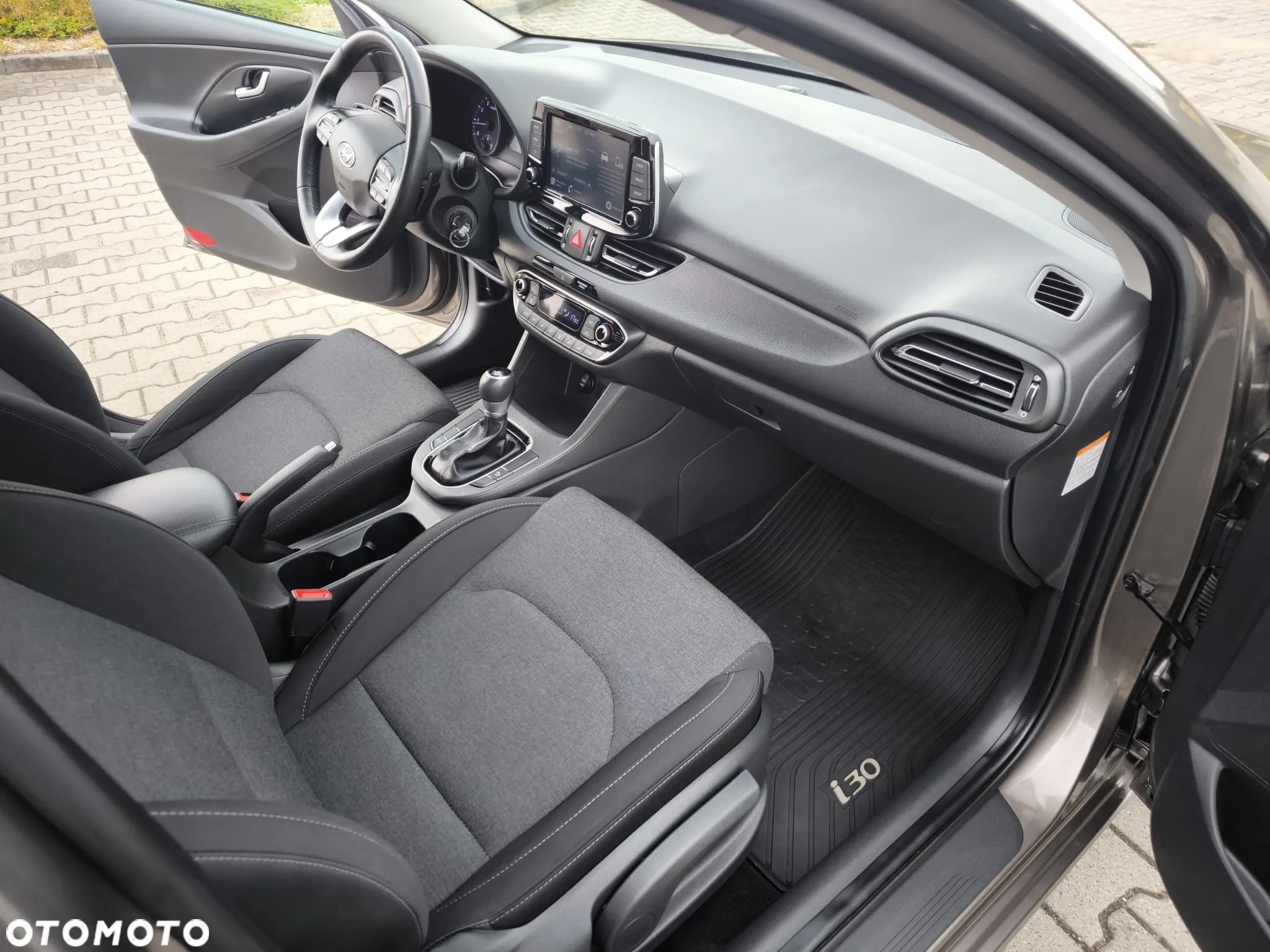 Hyundai i30 1.5 T-GDI 48V Premium DCT - 18