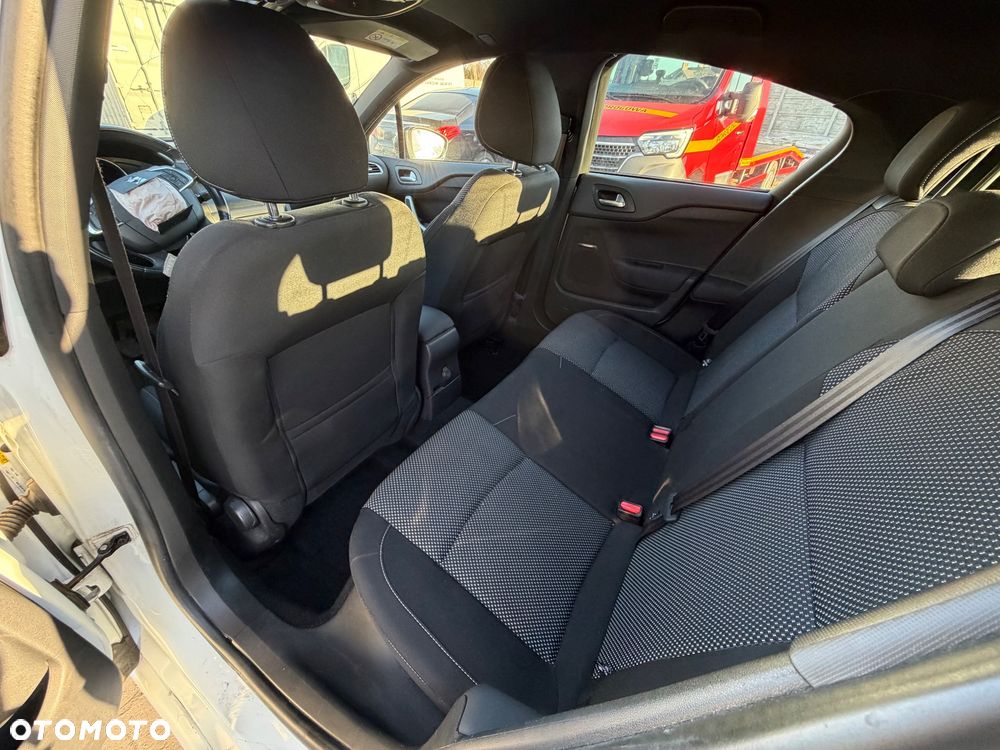 DS Automobiles DS 4 Crossback ver-e--hdi-115-urban-show - 12