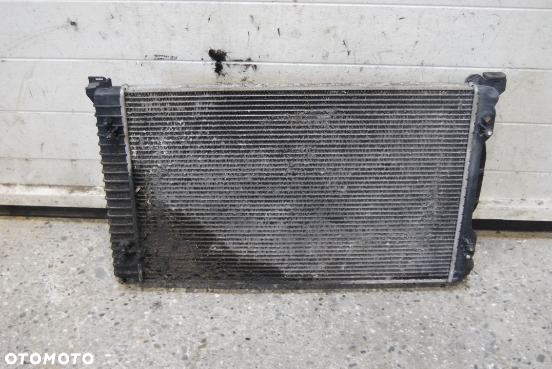 CHŁODNICA WODY 8E0121251L AUDI A4 B7 2.0 TDI AUTOMAT - 2
