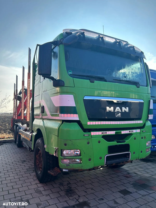 MAN TGX 33.480 transport busteni cu macara