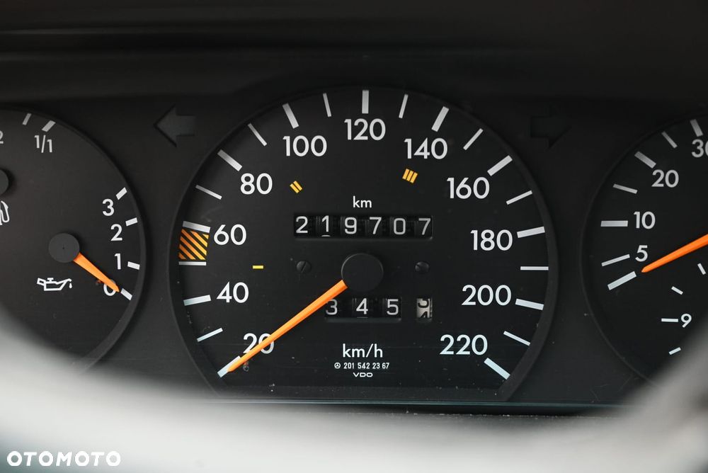 Mercedes-Benz W201 (190) - 10