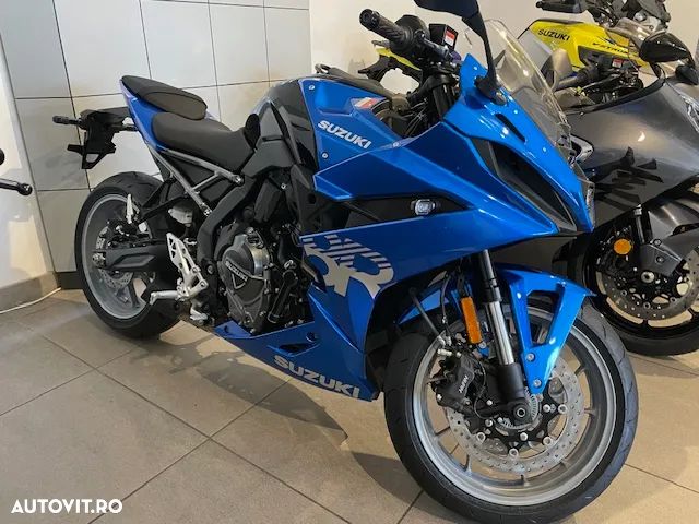 Suzuki GSX-8R - 1