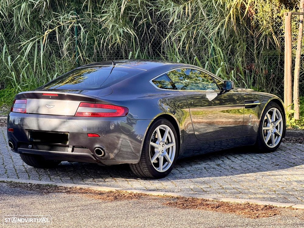 Aston Martin Vantage Coupe - 13
