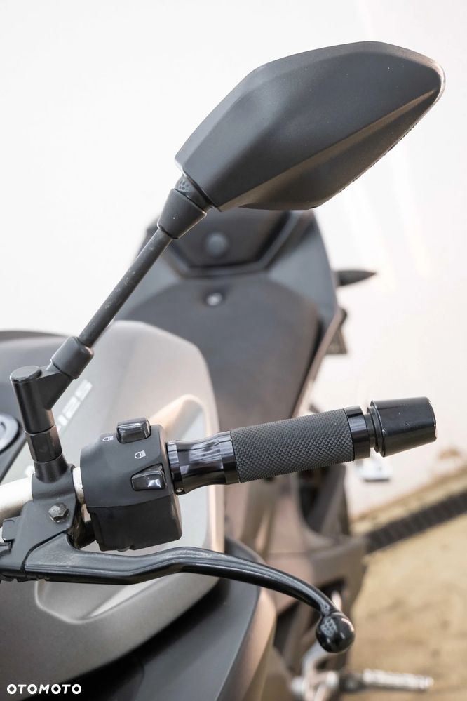 Yamaha MT - 28