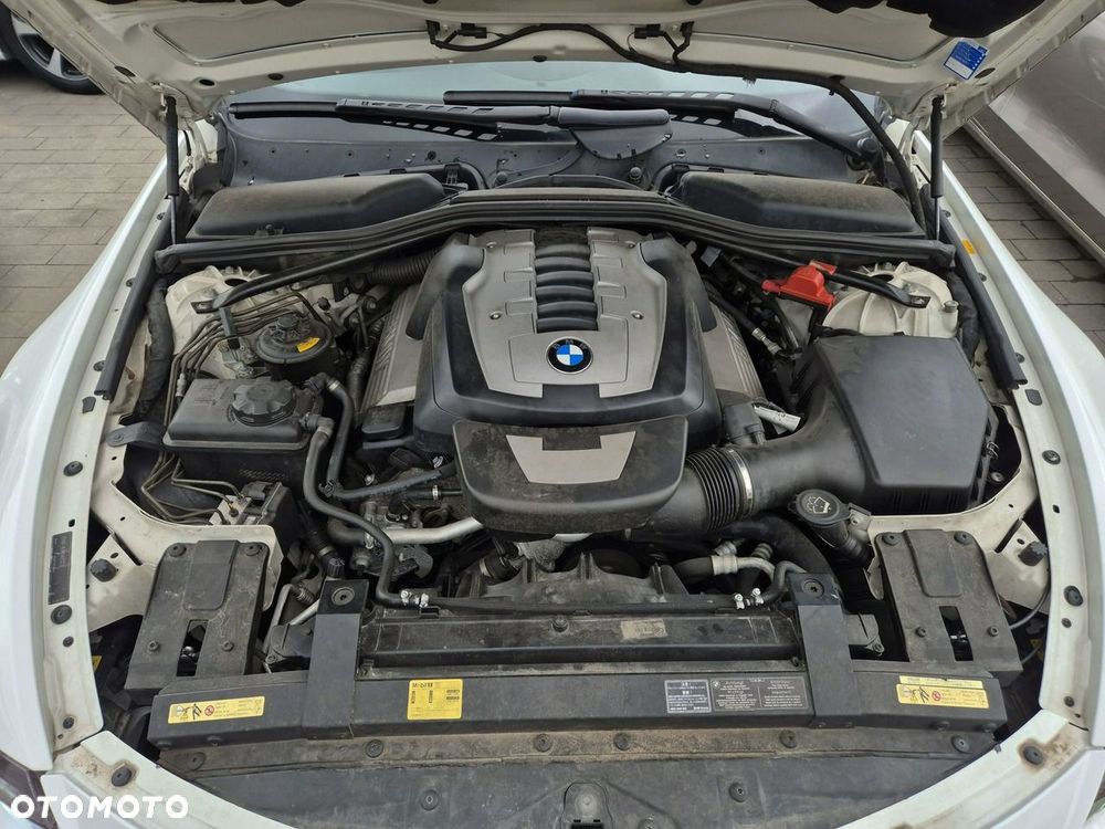BMW Seria 6 650 i - 7
